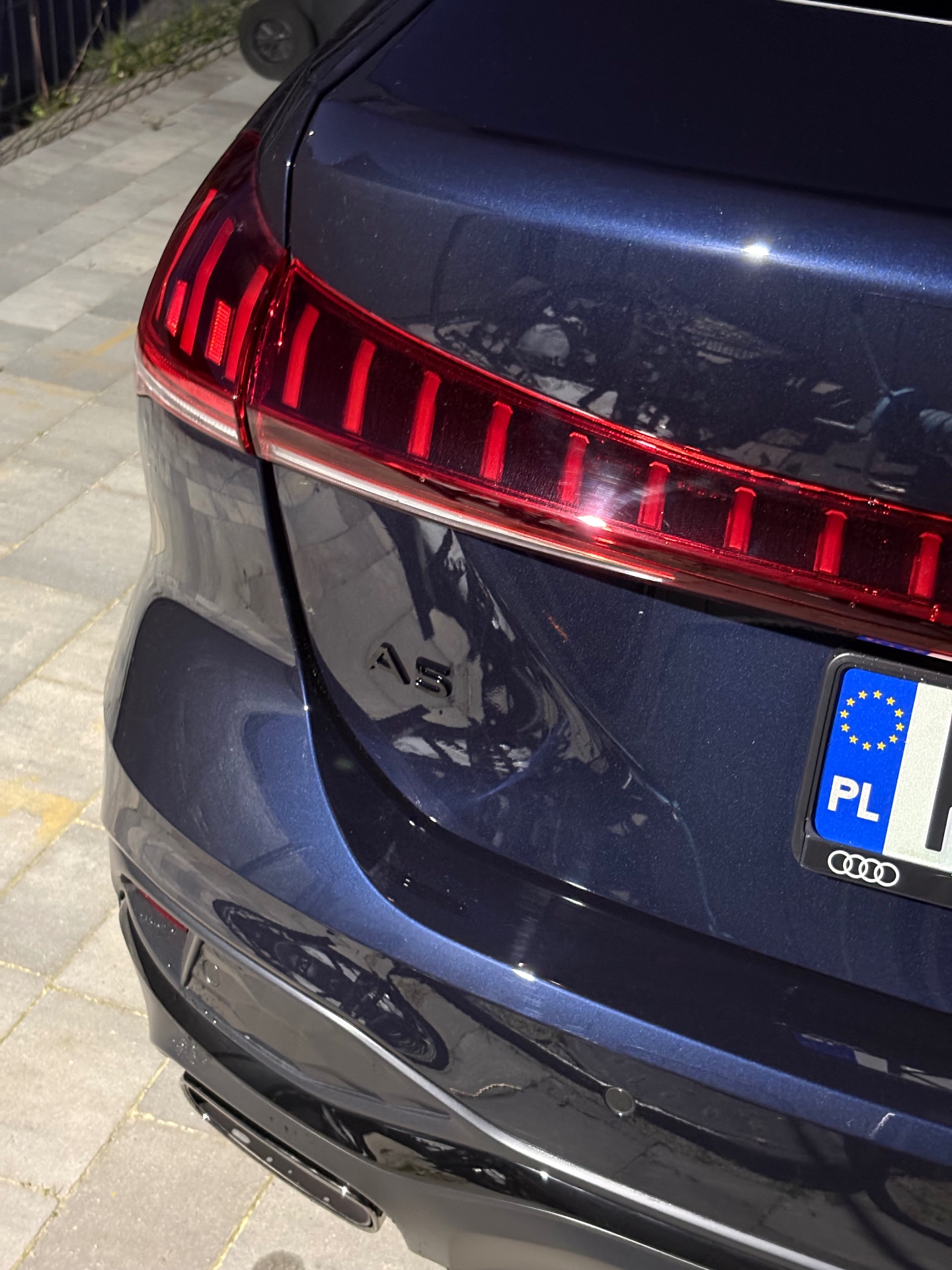 Audi A5 2025 B10 po myciu zewnętrznym — tył, świeży lakier i czyste lampy LED. NovaCars Słupsk.